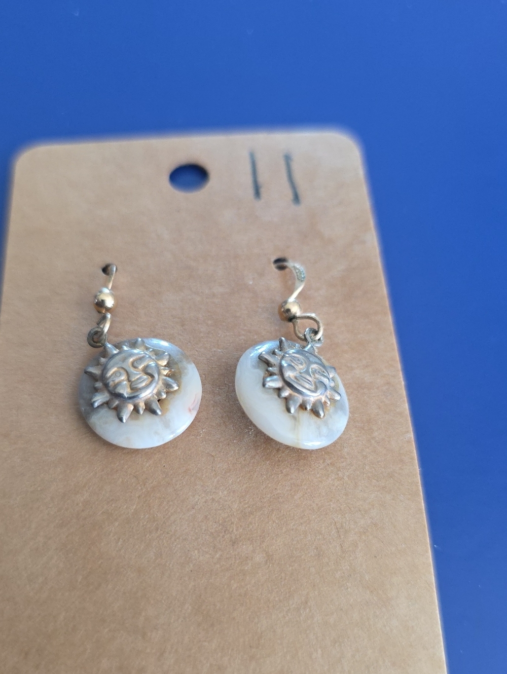 Sunburst Shell Drop Earrings - White and Gold